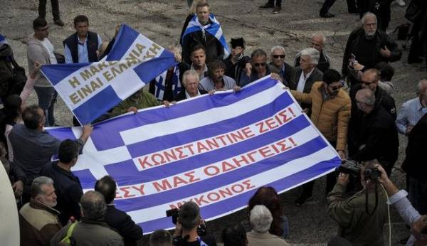 Προκαλεί η Αλβανία: Ανεπιθύμητοι 52 Έλληνες που ήρθαν στην κηδεία Κατσίφα