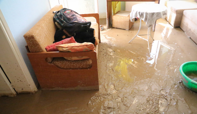 Βόλος: Τέσσερις συλλήψεις για πλιάτσικο σε πλημμυρισμένα σπίτια – Οι ιδιοκτήτες φυλάνε «σκοπιά»