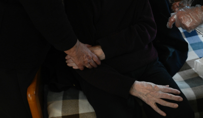 Απίστευτη ιστορία στην Πάτρα: «Ξέχασαν» να εμβολιάσουν ηλικιωμένο σε ίδρυμα και τώρα νοσηλεύεται με κορονοϊό