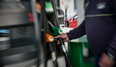 Βενζίνη: Νέα αύξηση 3,5 λεπτών - Τι γίνεται αν δείτε τιμή κάτω από 2,10 ευρώ