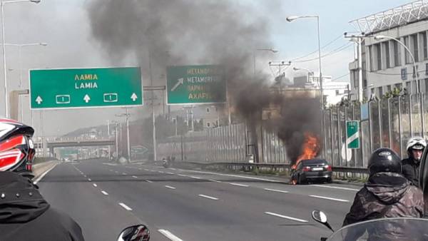 Φωτιά σε όχημα στην Εθνική Οδό Αθηνών - Λαμίας ⎯ Ουρές χιλιομέτρων