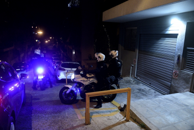 Μπαράζ επιθέσεων τη νύχτα σε περιοχές της Αθήνας