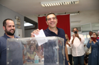 Ψήφισε ο Τσίπρας στην Καισαριανή: Οι μεγάλοι αγώνες μπροστά μας είναι στο κοινωνικό πεδίο και θα τους δώσουμε όλοι μαζί