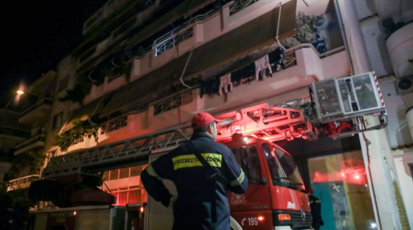 Κολωνός: Χωρίς τις αισθήσεις του ανασύρθηκε πεντάχρονο παιδί από φωτιά σε διαμέρισμα