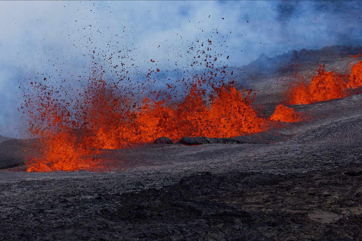 ΕΚΠΑ: Το μεγαλύτερο ηφαίστειο στον κόσμο, το Mauna Loa της Χαβάης εκρήγνυται για πρώτη φορά από το 1984