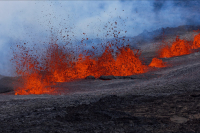 ΕΚΠΑ: Το μεγαλύτερο ηφαίστειο στον κόσμο, το Mauna Loa της Χαβάης εκρήγνυται για πρώτη φορά από το 1984
