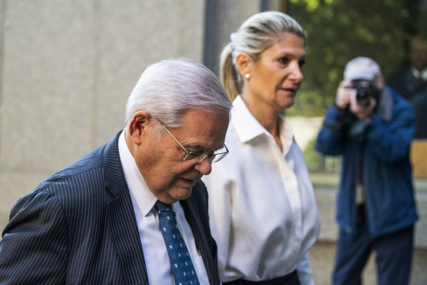 Μπομπ Μενέντεζ: Η σύζυγός του είχε σκοτώσει έναν πεζό πριν 5 χρόνια - Πώς συνδέεται με τις κατηγορίες δωροδοκίας