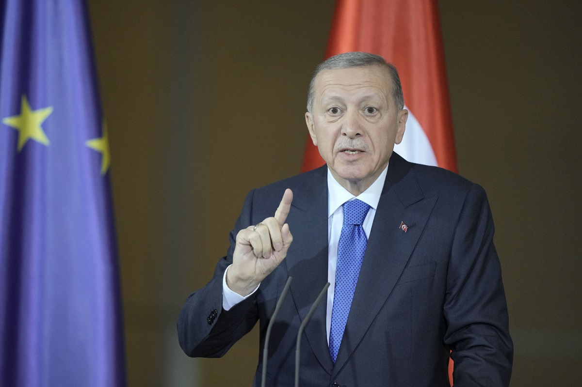 Γιατί ο Ερντογάν «απασφάλισε» και «πυροβολεί» τη Γερμανία, τη Δύση και το Ισραήλ