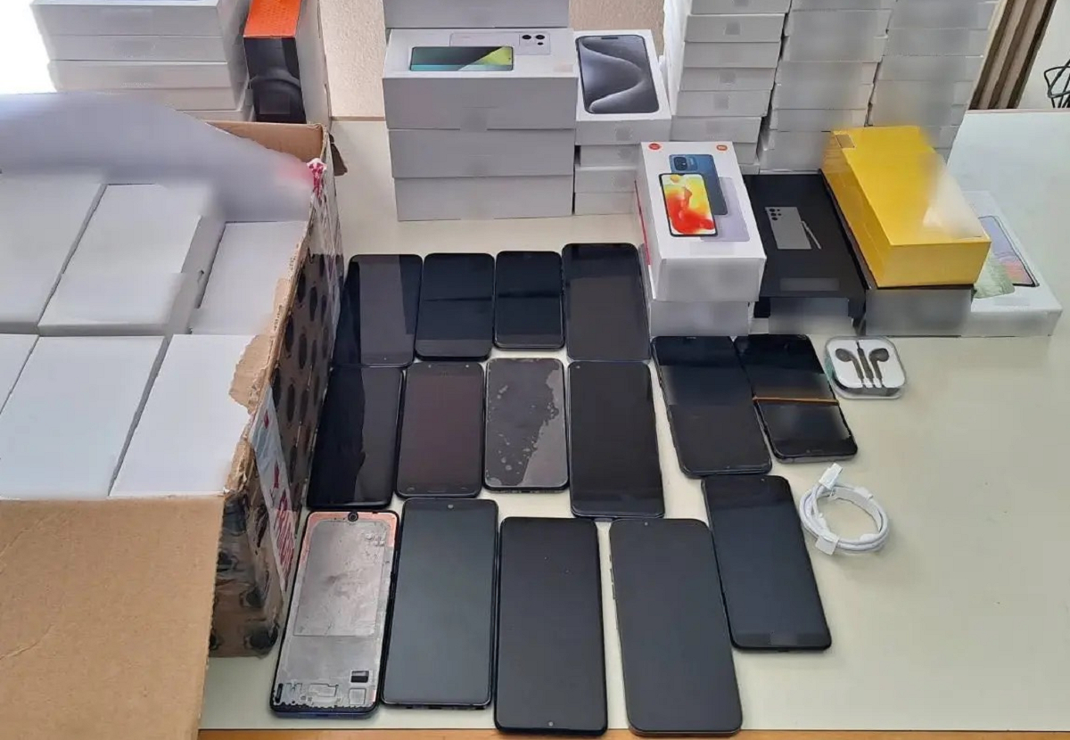 Θεσσαλονίκη: Έκλεψαν κινητά τηλεφωνά αξίας 80.000€ (Φωτογραφίες)