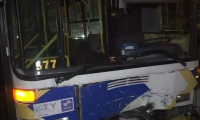 Πειραιάς: ΙΧ συγκρούστηκε μετωπικά με το λεωφορείο «040» - Δύο γυναίκες τραυματίστηκαν