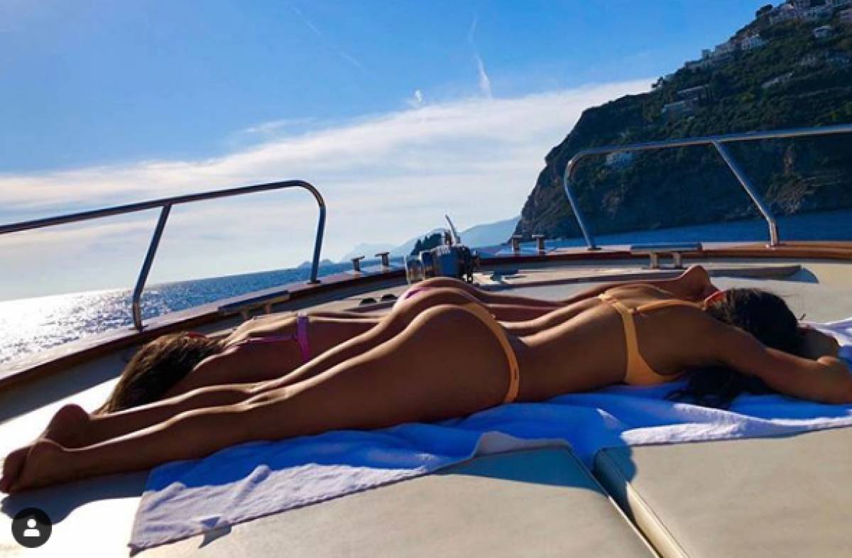 Τα πιο διάσημα οπίσθια του Instagram που έκαναν διακοπές στην Ελλάδα