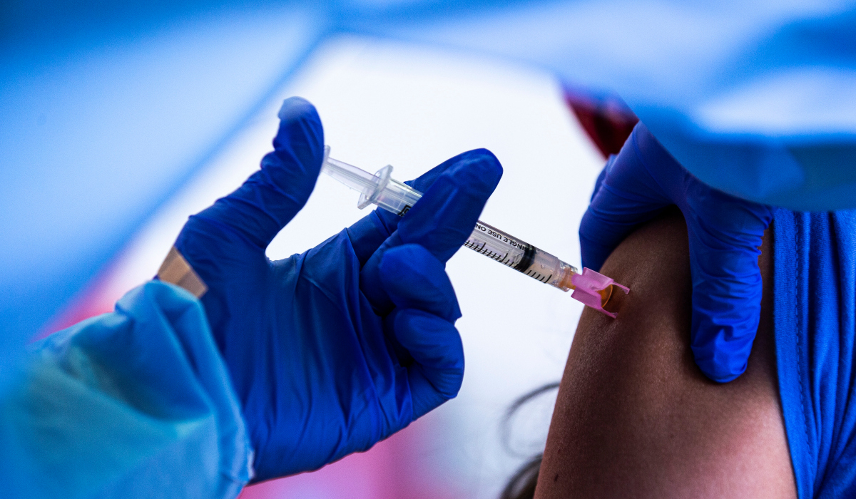 Κορονοϊός: Με δύο δόσεις εμβολίου φαίνεται πως προστατευόμαστε από την μετάλλαξη Δέλτα