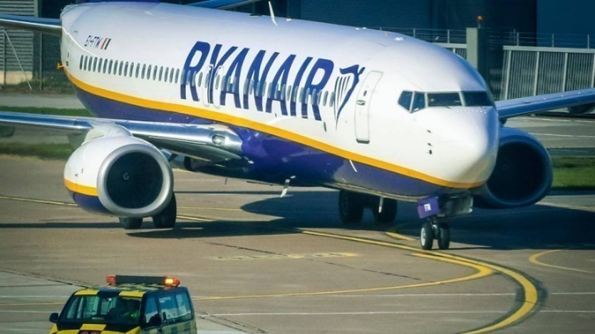 Ryanair: Ανατροπή με απόφαση δικαστηρίου για τη χρέωση στη χειραποσκευή