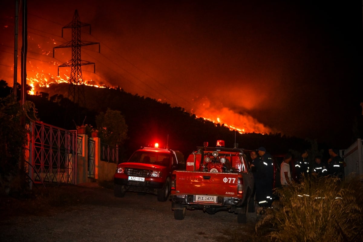 Φωτιά τώρα στην Κέρκυρα: Νέα «112» για εκκενώσεις 12 οικισμών - Γενικός συναγερμός στο νησί