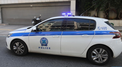 Ηράκλειο: Έντεκα συλλήψεις σε καφενείο όπου έπαιζαν ζάρια