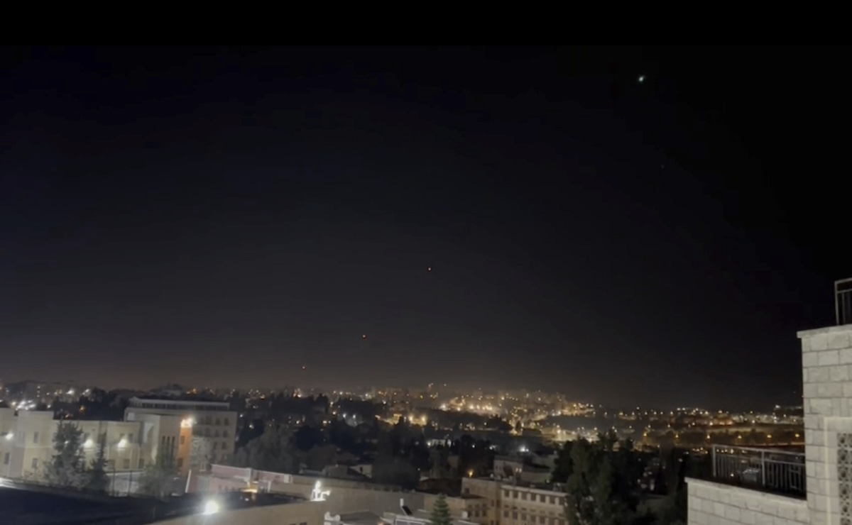 Δείτε βίντεο: Η στιγμή που ηχούν οι σειρήνες και αναχαιτίζονται τα drones πάνω από την Ιερουσαλήμ