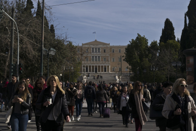 Σαρώνει η ακρίβεια: 8 στους 10 Έλληνες έκοψαν τη διασκέδαση - Το 20% δεν πληρώνει λογαριασμούς