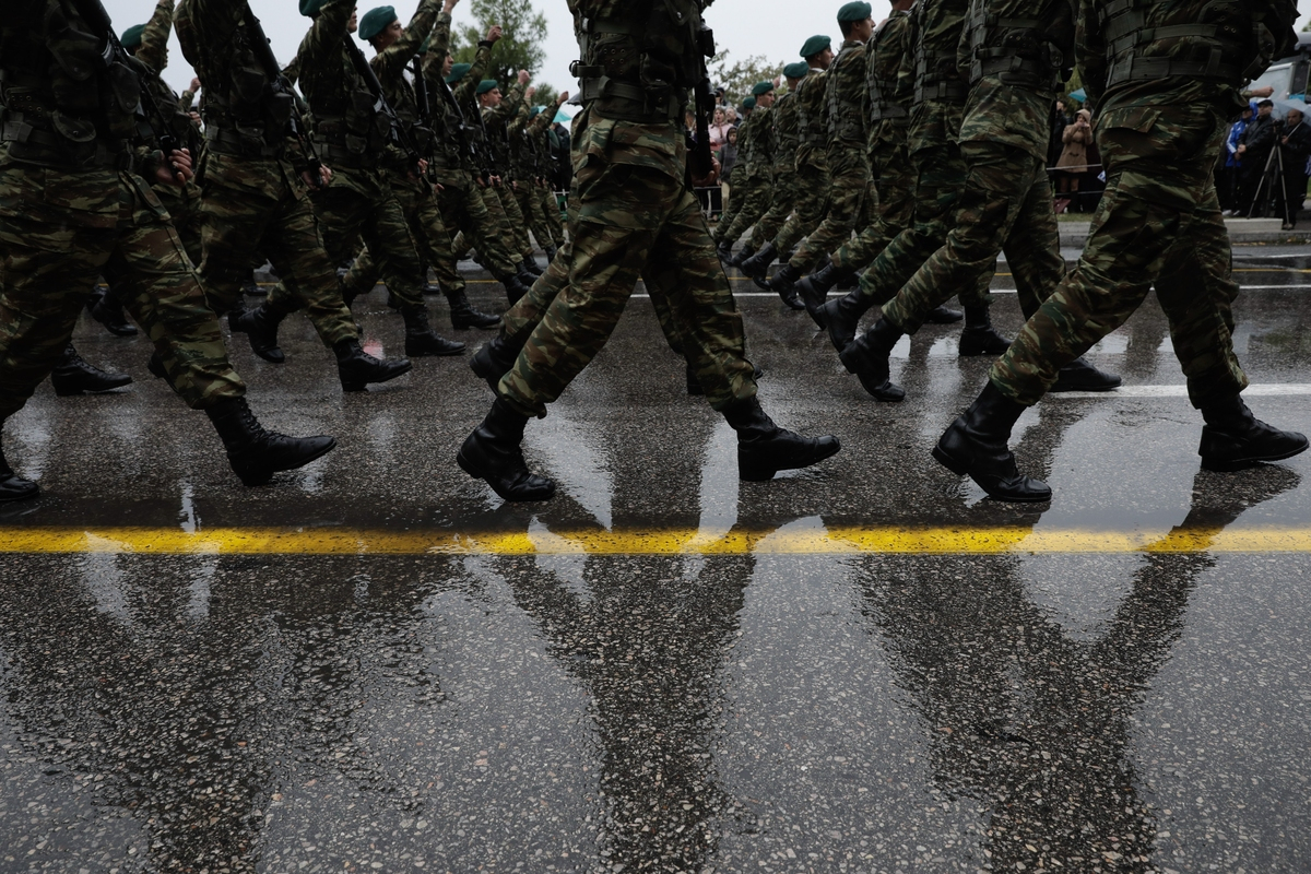Τάμπλετ στον στρατό: Τι λέει το υπουργείο Άμυνας για τα 50 εκατομμύρια ευρώ