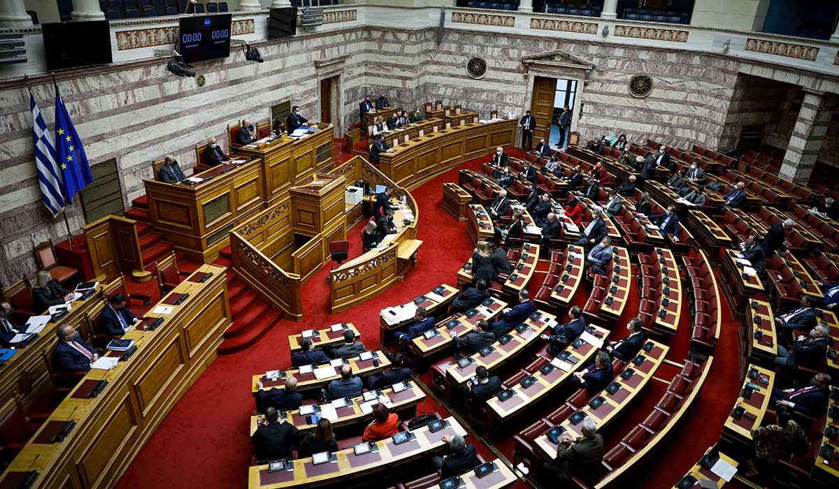 Βουλή: Συνεχίζεται η συνεδρίαση στην Ολομέλεια μετά την πρωτοφανή πρακτική απέναντι στον Πολάκη (LIVE)