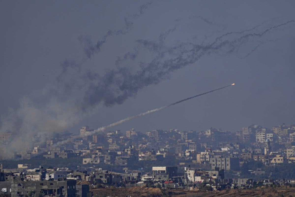 Υπουργός Άμυνας Ισραήλ: «Η Χαμάς καταλαβαίνει μόνο από βία» - 200 στόχους έπληξε το Ισραήλ στη Γάζα