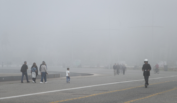 Θεσσαλονίκη: Πότε θα καθαρίσει η ατμόσφαιρα - Πώς η σκόνη επηρεάζει τη θερμοκρασία