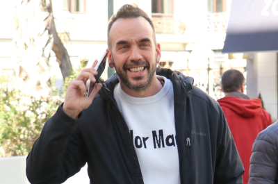 Πάνος Μουζουράκης: Το μήνυμα στα ΜΜΕ για τον γάμο του – «ήθελα κουμπάρο τον πάτερα Αντώνιο»