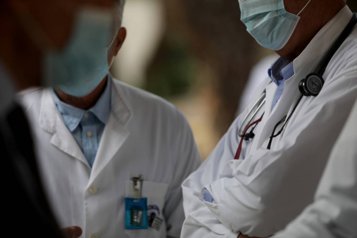 Κορονοϊός: Με 210 ιδιώτες γιατρούς ενισχύονται τα νοσοκομεία της Β. Ελλάδας