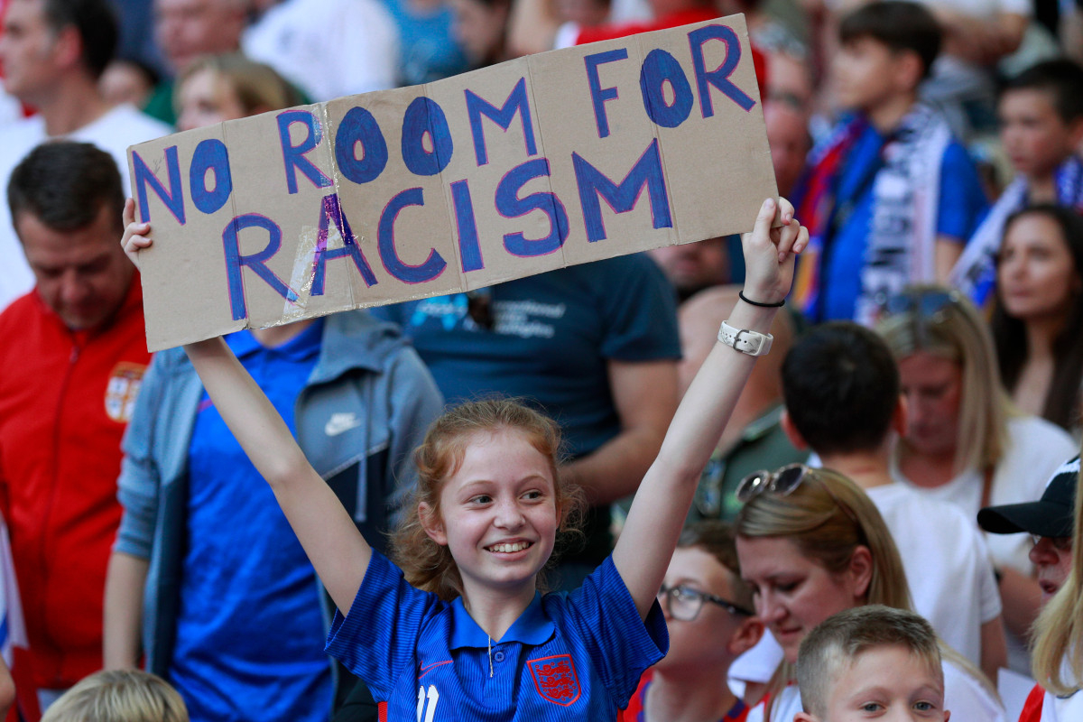 FIFA: Θέλει να καθιερώσει σύμβολο που θα υποδηλώνει ρατσιστικά περιστατικά σε αγώνες ποδοσφαίρου