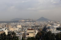 Meteo: Επιμένει η σκόνη από τη Σαχάρα και την Πέμπτη 28/3 - Άνεμοι έως 7 Μποφόρ