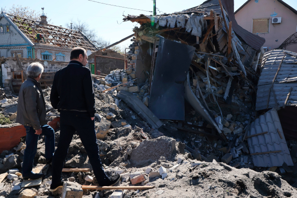 Ήχησαν οι σειρήνες στην Ουκρανία - 16 νεκροί από ρωσική επίθεση στη Χερσώνα (εικόνες)