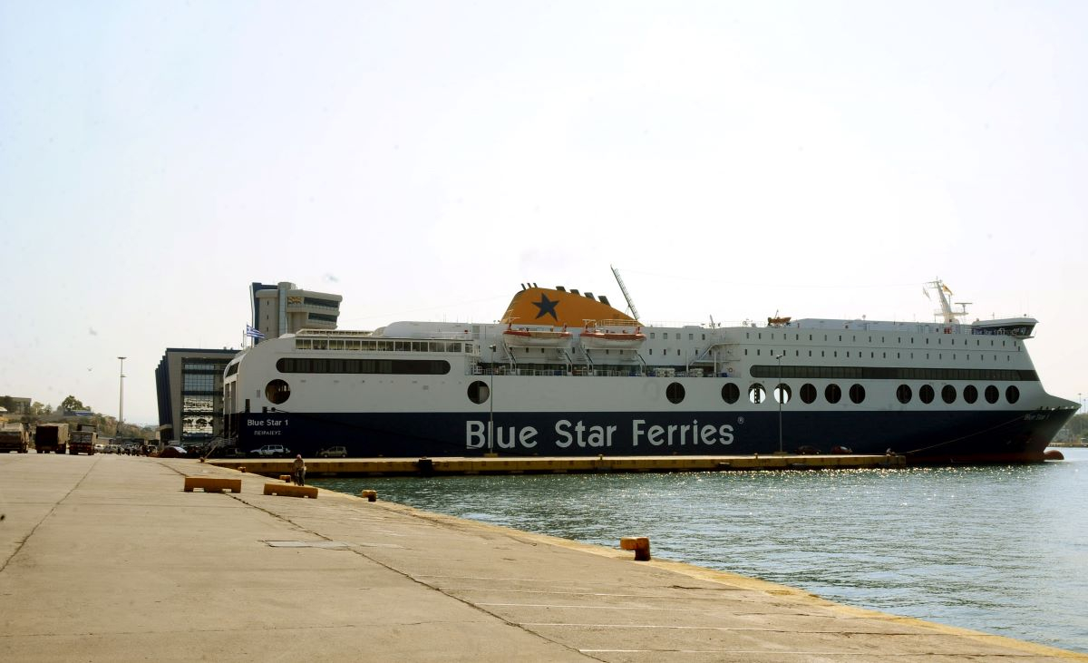 Προσέκρουσε στο λιμάνι της Νάξου το πλοίο Blue Star 1