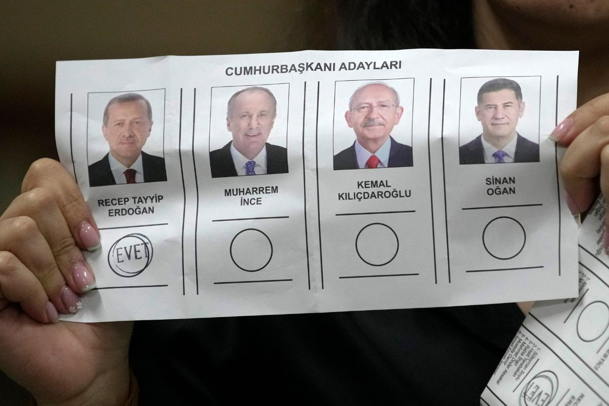 Αποτελέσματα εκλογών στην Τουρκία: 49,35% ο Ερντογάν, 45% ο Κιλιτσντάρογλου στο 98% των τμημάτων