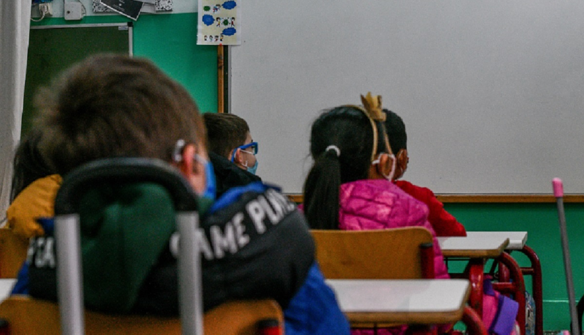 Νέα μέτρα στα σχολεία ζήτησε ο ΠΟΥ - Τα κρούσματα κορονοϊού στις ηλικίες 5 έως 14 ετών αυξάνονται ραγδαία