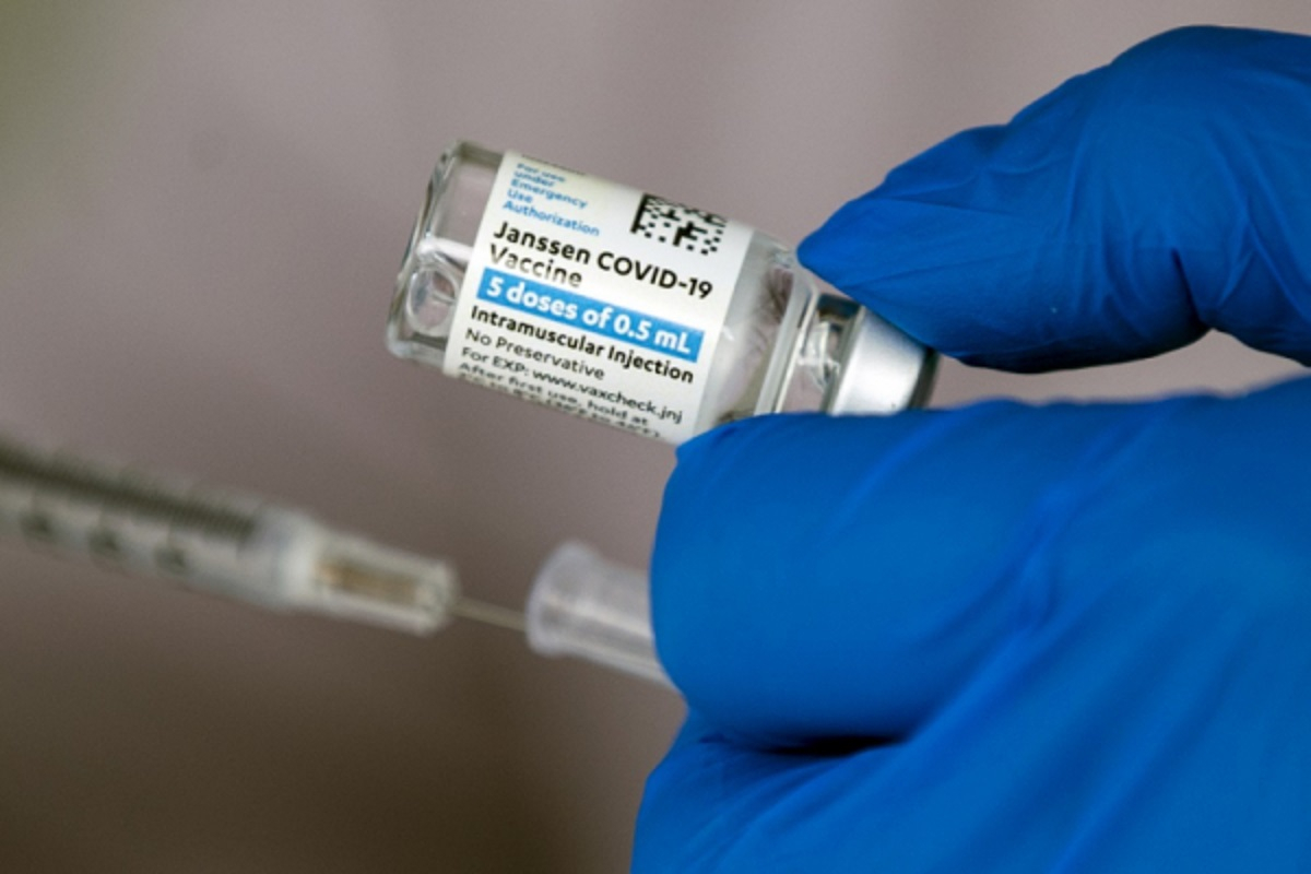 Θεμιστοκλέους για Johnson & Johnson: Ένα υπό εξέταση περιστατικό σε 200.000 εμβολιασμούς