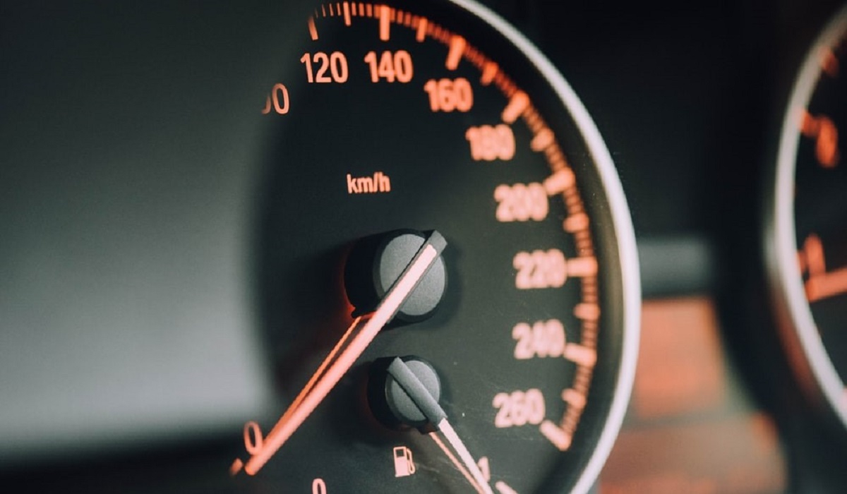 Η ιδανική ταχύτητα οδήγησης για να κάνετε οικονομία στη βενζίνη