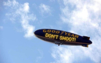 «Μην πυροβολείτε»: Το απίθανο μήνυμα σε αερόστατο της Goodyear (Εικόνες-βίντεο)
