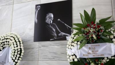 Οικογένεια Θάνου Μικρούτσικου: Γιατί δεν αποδέχεται την κηδεία δημοσία δαπάνη