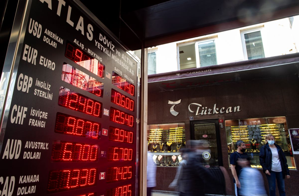 Οι FT αποκαλύπτουν: 5 τουρκικές τράπεζες «σπάνε» τις κυρώσεις - Πιέσεις σε Ερντογάν