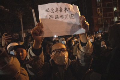 Κίνα: Μερική άρση lockdown για τα μάτια του κόσμου – Αστυνομικοί «επισκέπτονται» διαδηλωτές στο σπίτι τους