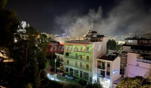 Πάτρα: Πανικός μετά από φωτιά σε στέγη εστιατορίου - Έξω από τα σπίτια τους οι κάτοικοι