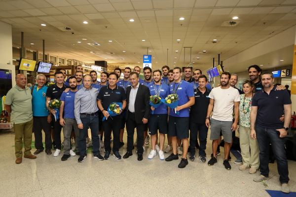 Εθνική ομάδα πόλο: Αποθεώθηκαν στο αεροδρόμιο οι ασημένιοι παγκόσμιοι πρωταθλητές