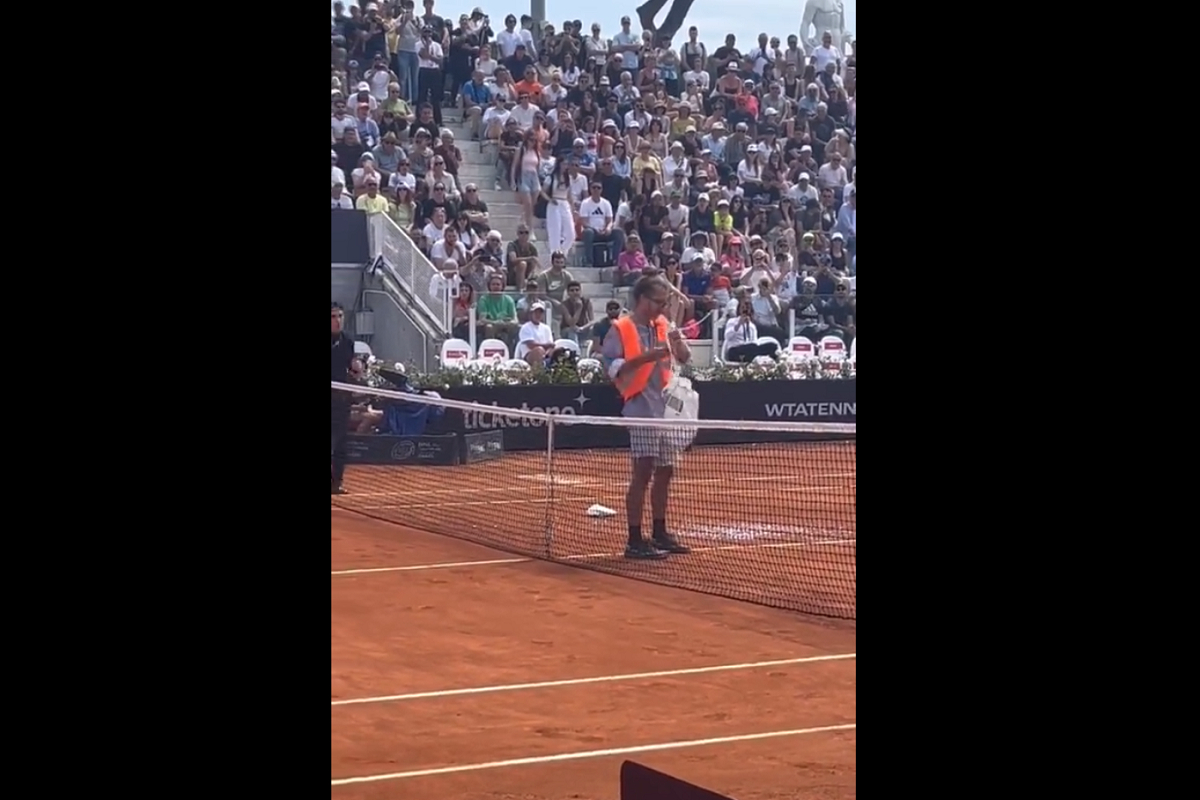 Ακτιβιστές για το κλίμα διέκοψαν αγώνες τένις στην Ρώμη (Βίντεο)