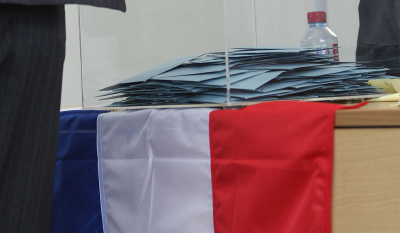 Σύγκρουση στη Γαλλία για τις δημοσκοπήσεις: Τι γράφει το Politico