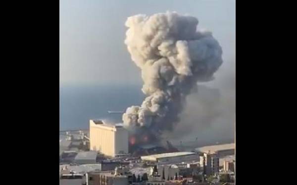 Ισχυρή έκρηξη στο λιμάνι της Βηρυτού - Πληροφορίες για «δεκάδες τραυματίες» (video)