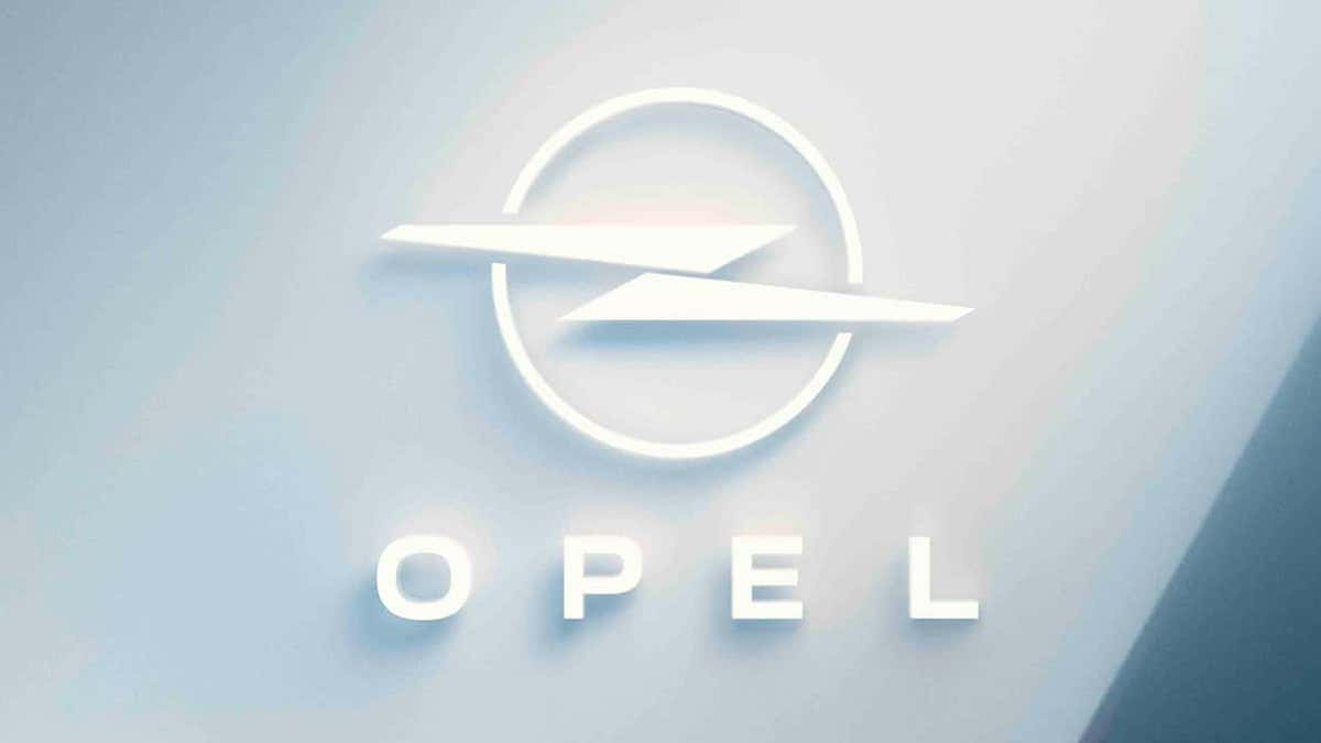 Γιατί άλλαξε η Opel ριζικά το λογότυπό της