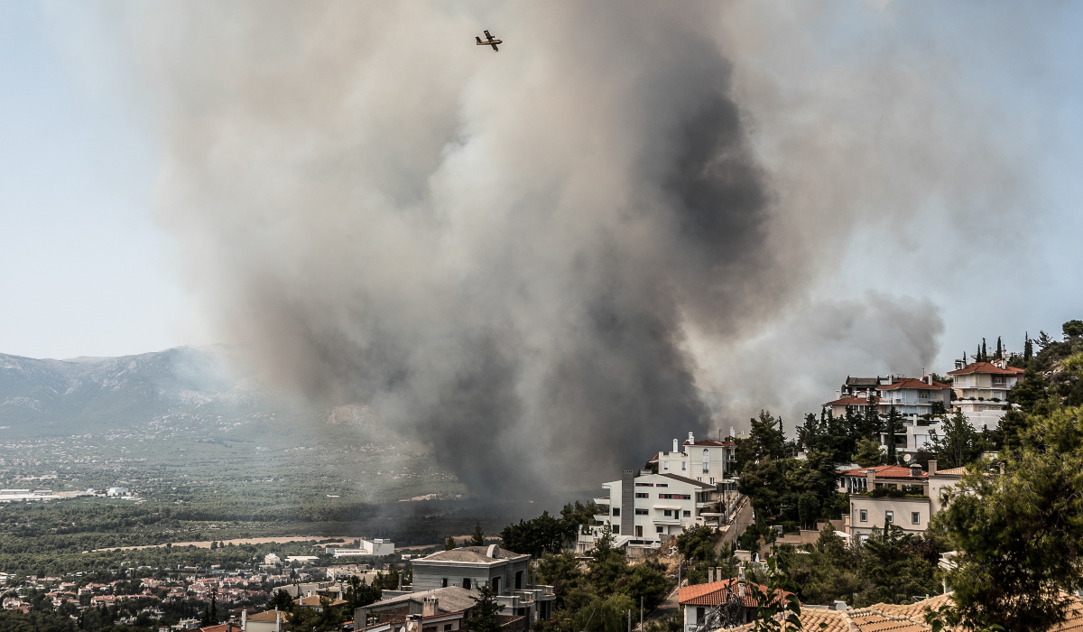 Φωτιά στη Βαρυμπόμπη: Άνοιξαν και τα δύο ρεύματα κυκλοφορίας στην Αθηνών - Λαμίας