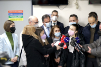 Λαϊκό Νοσοκομείο - Πρώτη μεταμόσχευση ήπατος από ζώντα δότη: Εξιτήριο πήρε η 23χρονη Ελένη
