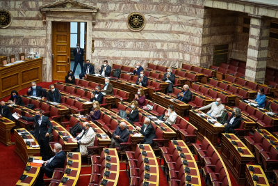 Βουλή: Τροπολογία - απάντηση του ΣΥΡΙΖΑ για την άδεια ειδικού σκοπού και τη μειωμένη αμοιβή