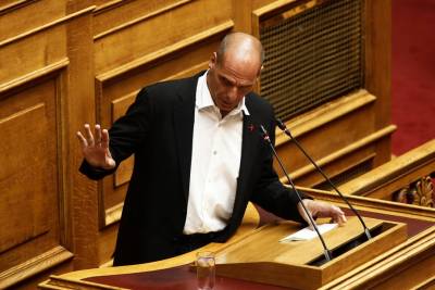 Βαρουφάκης: Ο Χρυσοχοΐδης είπε ότι η ΕΛ.ΑΣ. κράτησε χθες «όρθια την Αθήνα»