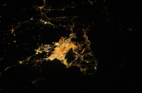 Πώς φαίνεται η Αθήνα τη νύχτα από το διάστημα - Η φωτογραφία από αστροναύτη της NASA